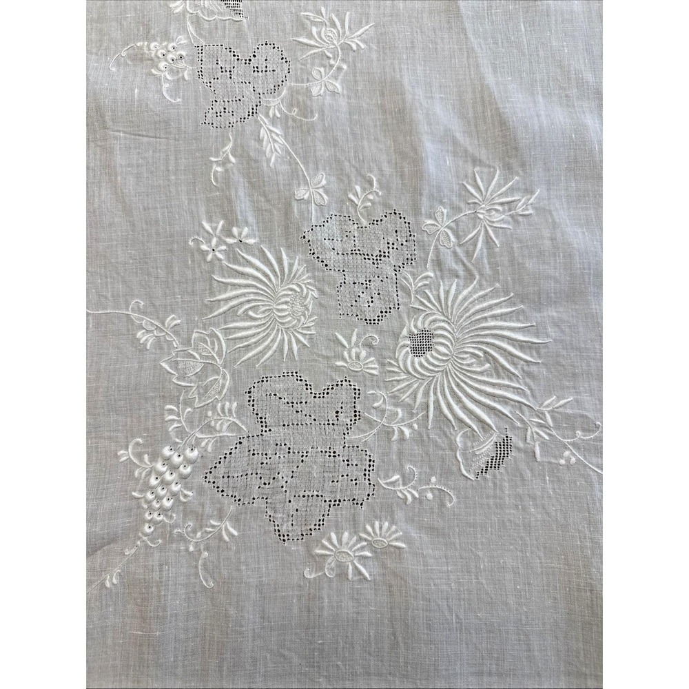 Vtg Fine Linen Tablecloth Embroidered 3D Grapes Chrysanthemum Chinese Swatow?